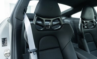 Porsche 911 GT3 Touring (992) 12