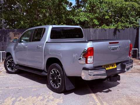 Toyota Hilux INVINCIBLE X 4WD D-4D DCB 5