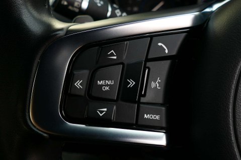 Jaguar XE 2.0 XE R-Sport D Auto 4dr 38