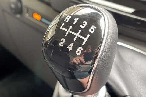 Ford Transit Custom 300 L2 170 ps Limited Panel Van - Power Invertor 36