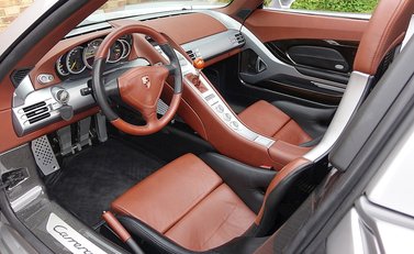 Porsche Carrera GT 21