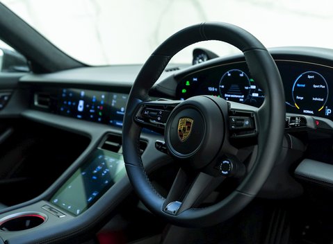 Porsche Taycan Turbo S 9