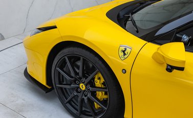 Ferrari F8 SPIDER 53