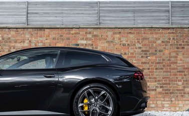 Ferrari GTC4 Lusso T 28