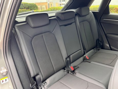 Audi Q3 2.0 TFSI 40 S line S Tronic quattro Euro 6 (s/s) 5dr 33