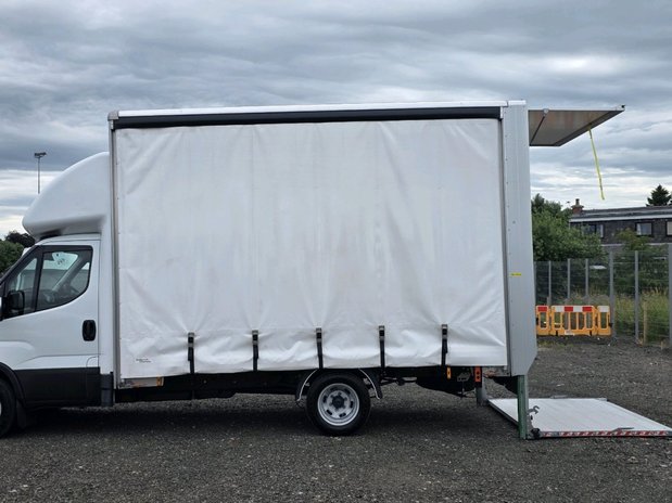 Iveco Daily 35C Hi-Matic Business Curtain / Box with column Tail-lift 18
