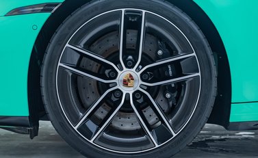 Porsche 911 Carrera GTS (992.2) 13