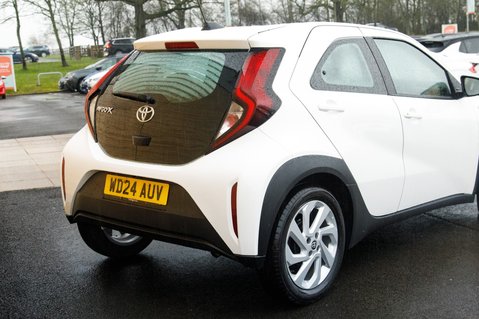 Toyota Aygo X VVT-I PURE 8