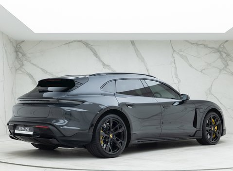 Porsche Taycan Turbo S Cross Turismo 7