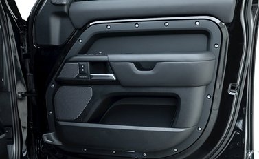 Land Rover Defender 110 V8 21