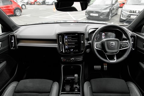 Volvo XC40 B4 R-DESIGN MHEV 3
