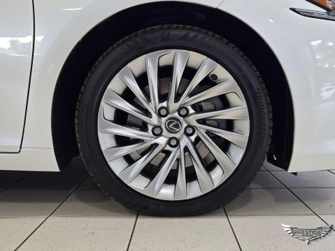 Lexus Es 2.5 300h Takumi E-CVT Euro 6 (s/s) 4dr 77