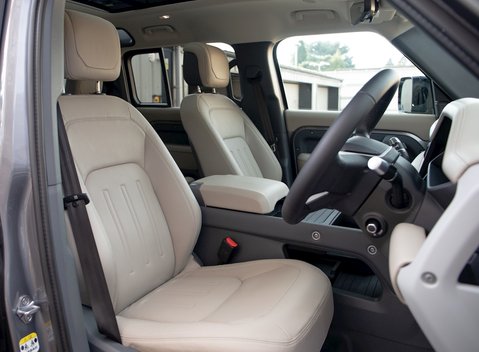 Land Rover Defender 110 HSE D240 12