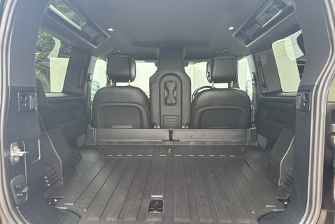 Land Rover Defender 90 D250 Hard Top X-Dynamic HSE 3 Seat 11