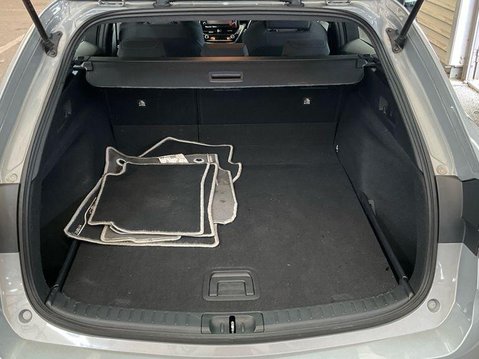 Toyota Corolla 1.8 VVT-h Icon Tech Touring Sports CVT Euro 6 (s/s) 5dr 12