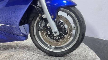 Triumph Sprint 2002 27K RUNNING PROJECT BIKE SPARES OR REPAIR SPORTS TOURER 32