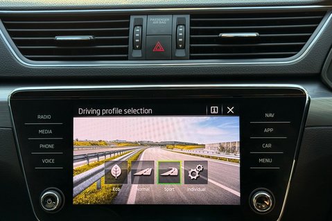 Skoda Superb SE L TSI DSG - FULL SKODA SERVICE HISTORY 42