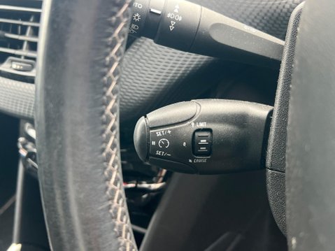 Peugeot 2008 1.2 VTi Allure Euro 5 5dr 22