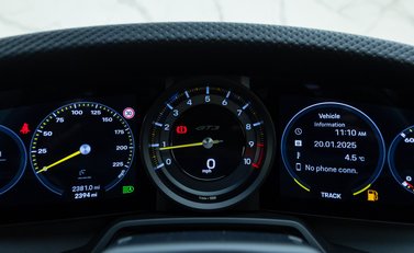 Porsche 911 GT3 TOURING (992) 18