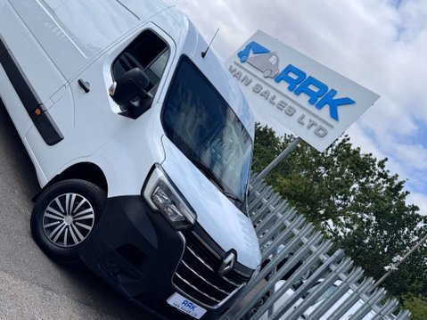 Renault Master 2.3 dCi 35 Business+ Panel Van 4dr Diesel Manual FWD LWB Medium Roof Euro 6 12