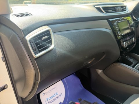 Nissan Qashqai 1.3 DIG-T N-Connecta Euro 6 (s/s) 5dr 33