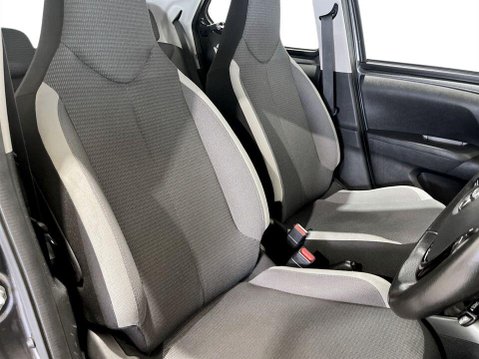 Toyota Aygo 1.0 VVT-i x-play Hatchback 5dr Petrol Manual Euro 6 (s/s) (71 ps) 11