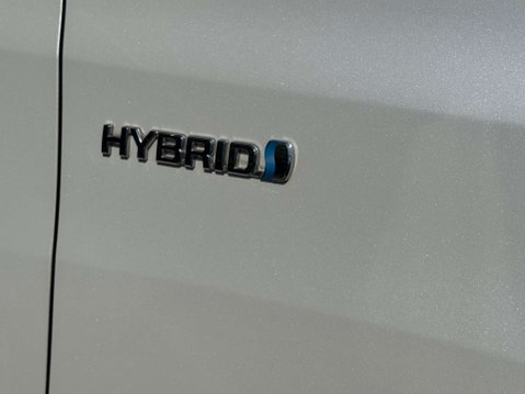Toyota Alphard Hybrid 37
