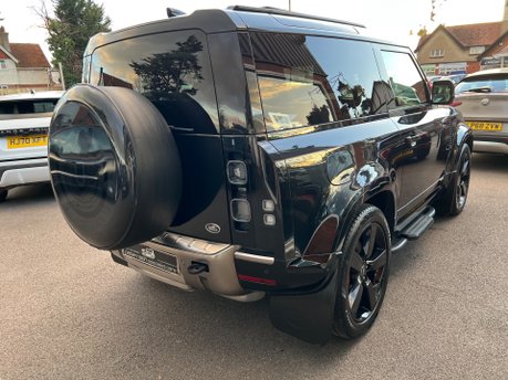 Land Rover Defender X MHEV 16