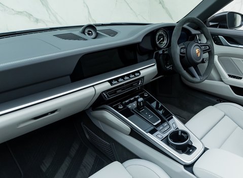 Porsche 911 Turbo S Cabriolet (992) 16