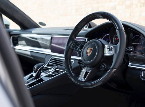 Porsche Panamera Turbo Sport Turismo 11