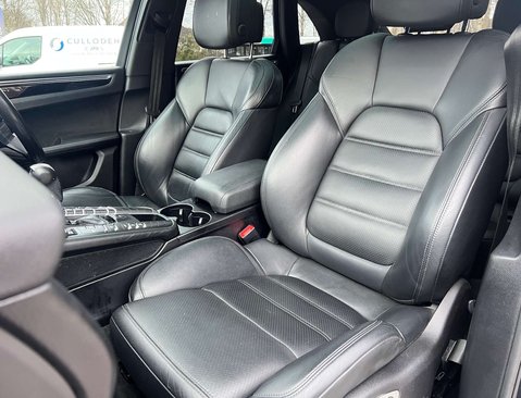 Porsche Macan 3.0 Macan S Semi-Auto 4WD 5dr 37