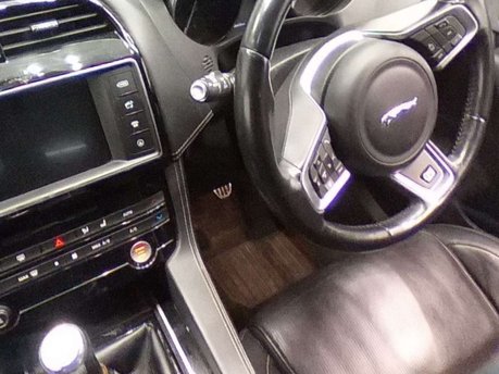 Jaguar F-Pace 2.0 F-Pace R-Sport AWD D 4WD 5dr 19