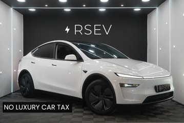Tesla Model Y PREMIUM LONG RANGE RWD No Luxury Tax Available Now! 1 Owner VAT Qualifying