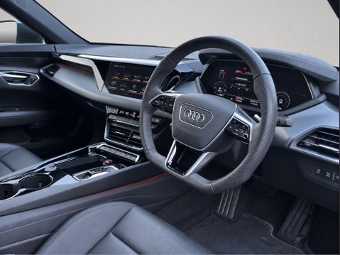 Audi E-Tron GT QUATTRO BASE 12