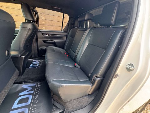 Toyota Hilux 2.4 HI-Luxury Invincible X D-4D 4WD Double Cab 4WD 5dr 28