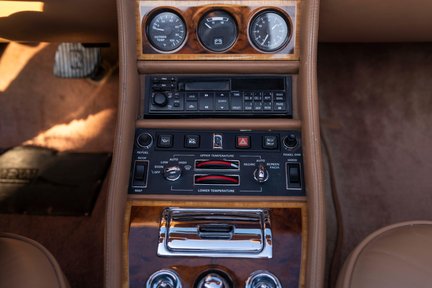 Rolls-Royce Corniche III 31