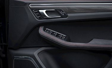 Porsche Macan Turbo 23