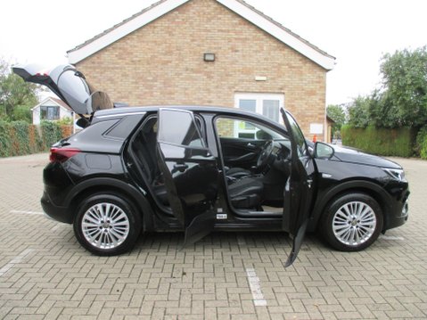Vauxhall Grandland X 1.2 Turbo Tech Line Nav Euro 6 (s/s) 5dr 9