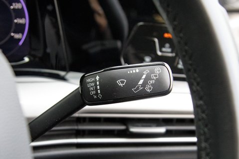 Volkswagen Golf LIFE ETSI DSG 13
