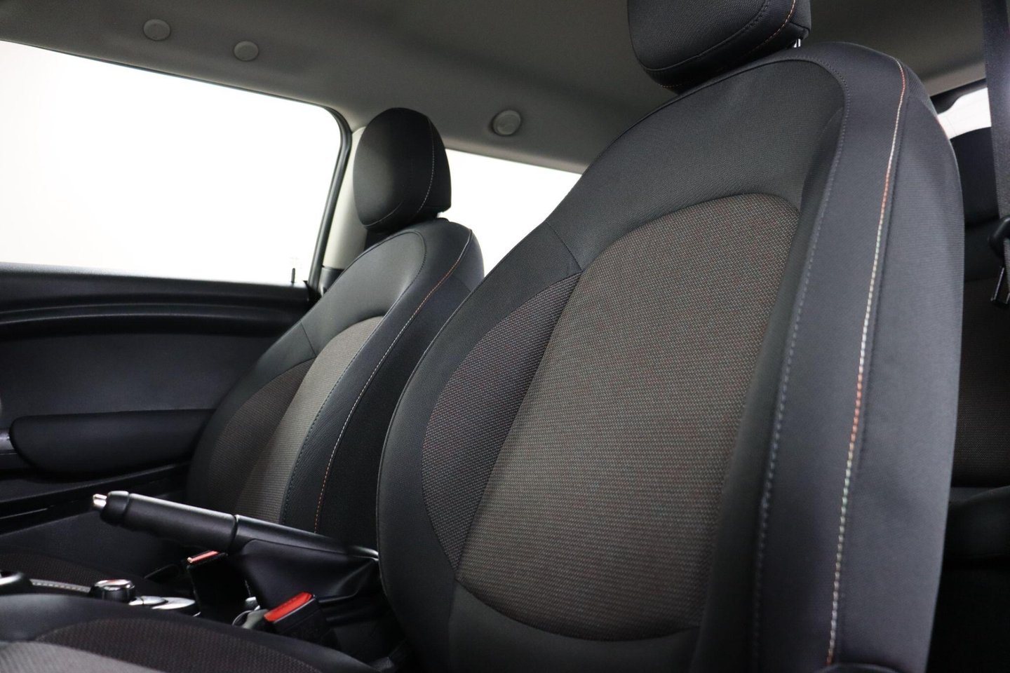 2018 MINI Hatch — image 31