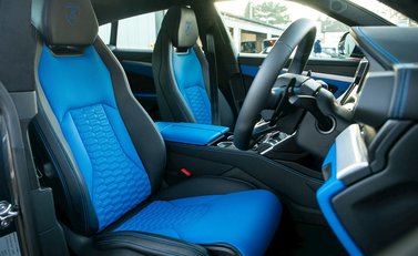 Lamborghini Urus 12