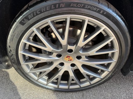 Porsche Panamera PDK 19