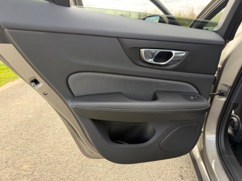 Volvo V60 2.0 D4 R-Design Auto Euro 6 (s/s) 5dr 47