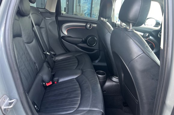 Mini Hatch COOPER EXCLUSIVE 5 DOOR AUTOMATIC 26