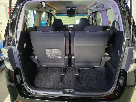 Toyota Vellfire 13