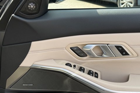 BMW 3 Series 330E M SPORT - OYSTER LEATHER -PRO & TECH PACKS - H/K -HUD - SUNROOF 41