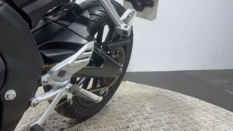 Yamaha R125 YZF 2023 ONLY 4K 1 OWNER NEW MOT SERVICED SPORTS BIKE 125CC 35