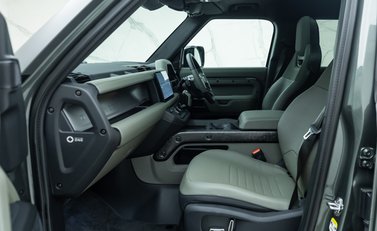 Land Rover Defender 110 OCTA EDITION ONE 22