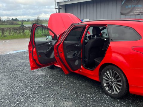 Ford Focus 1.0T EcoBoost ST-Line Euro 6 (s/s) 5dr 17