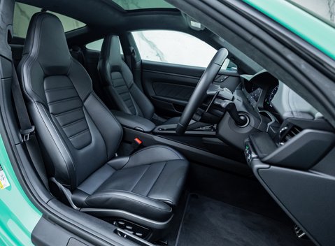 Porsche 911 Carrera GTS (992.2) 15